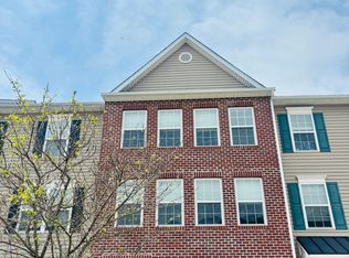 22 Savage Ct, Falling Waters, WV 25419