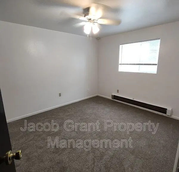 1380 E Poplar St #C — Photo 7