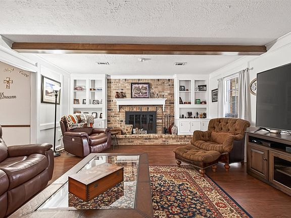 5th image of 5327 Lacreek Ln