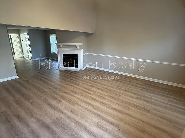 1620 Beaver Trail Dr — Photo 2