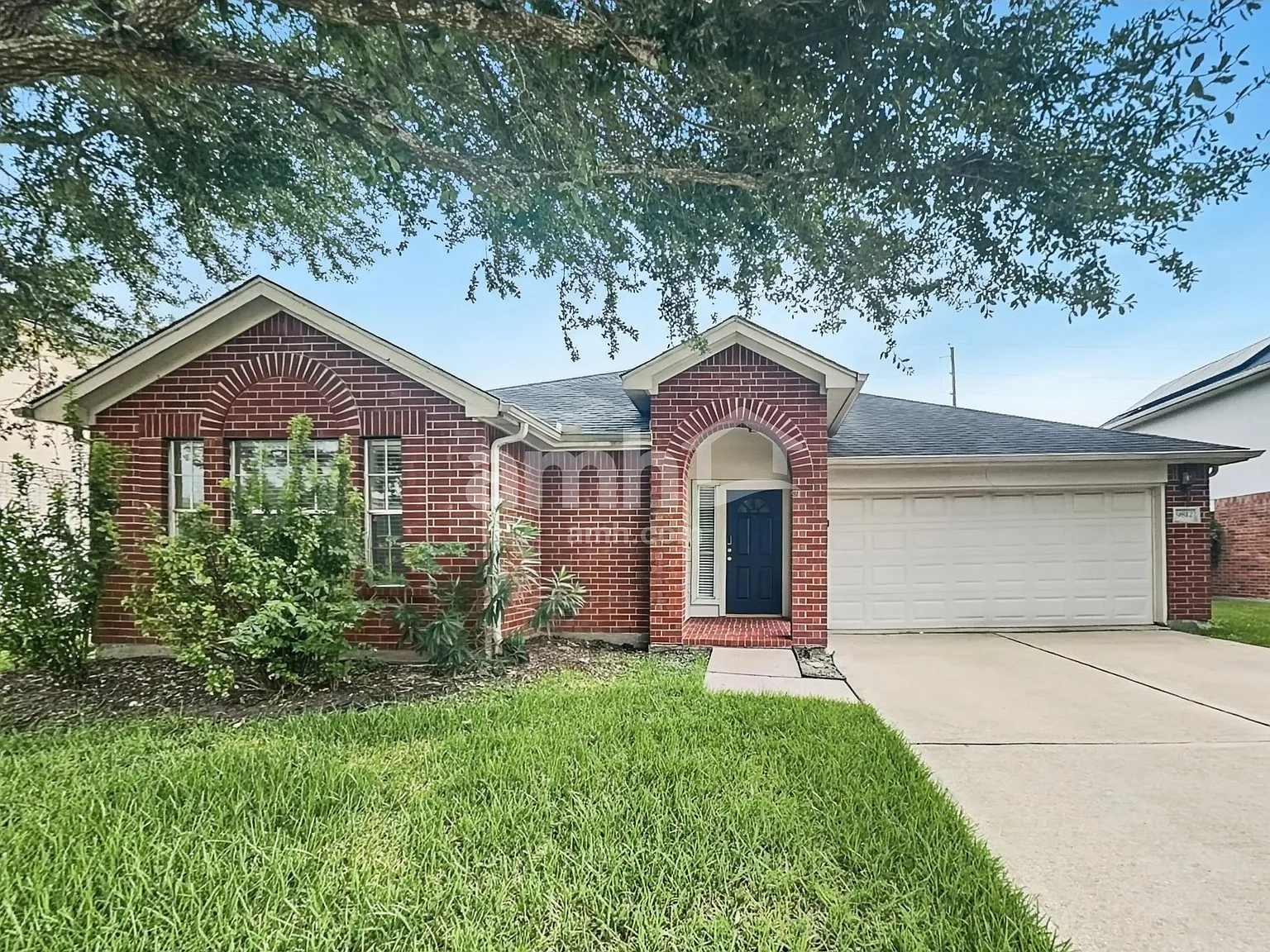3 bed, 2.0 bath, 1746 sqft, $2,205 — Photo 1