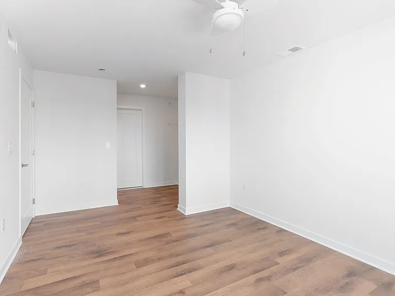 Graduate Pointe — Photo 8