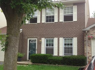 1415 Walnut Cir, Carol Stream, IL 60188