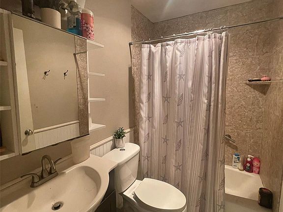 4th image of 16023 Windermere Dr