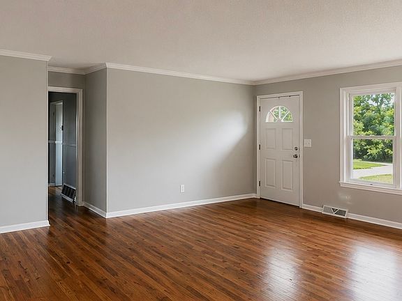 3rd image of 1710 Gerrard Rd