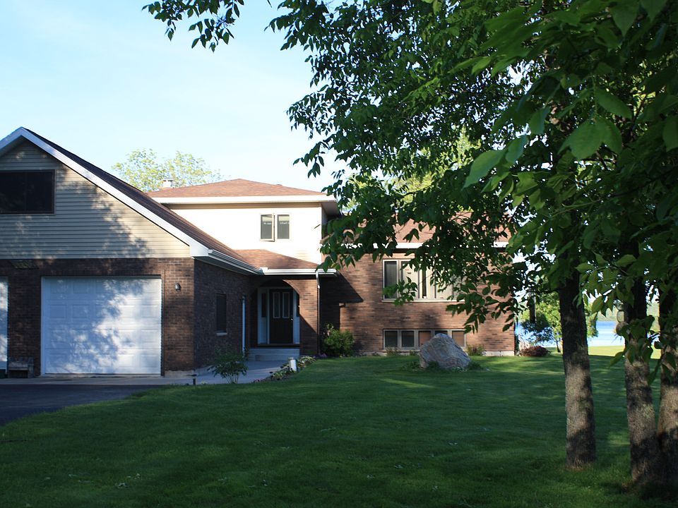 Lot 105x210, Home 3,500 sqft
