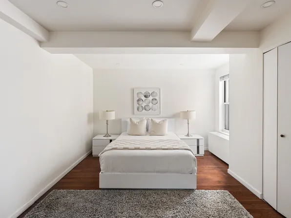 150 West 51st Street 1017 image 4 of 5