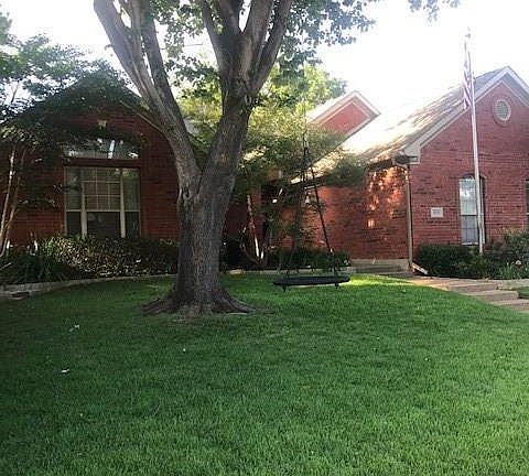 2nd image of 3212 Chaucer Ln