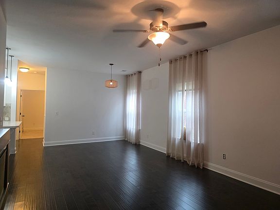 4th image of 419 Carriage House Ln