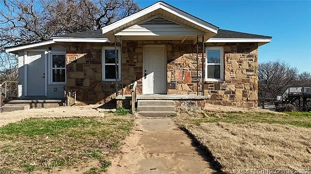 815 N Wilson Ave — Photo 2