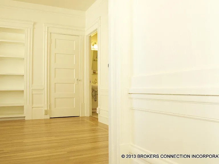 952 Powell St #14 — Photo 7