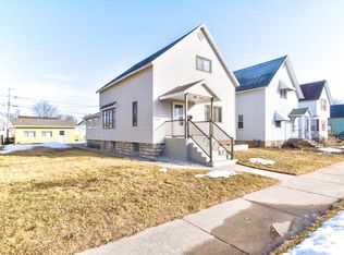 1166 Daggett St, Marinette, WI 54143