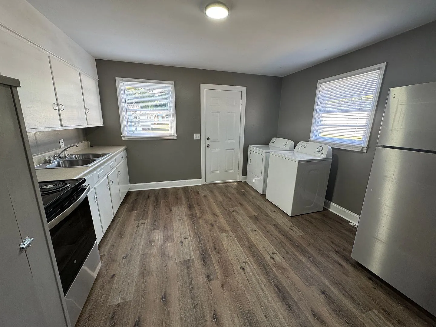 303 E Francis Street — Photo 2