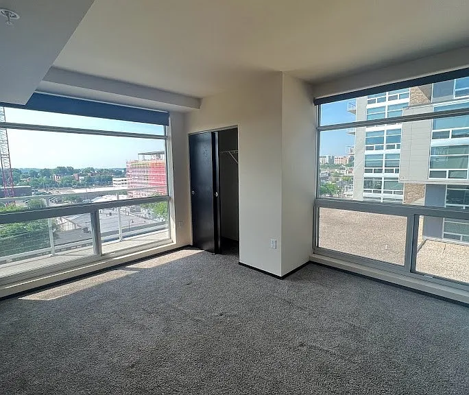 Galaxie High Rise Apartments — Photo 68