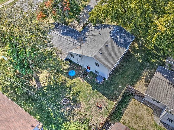 3rd image of 204 N Birch St