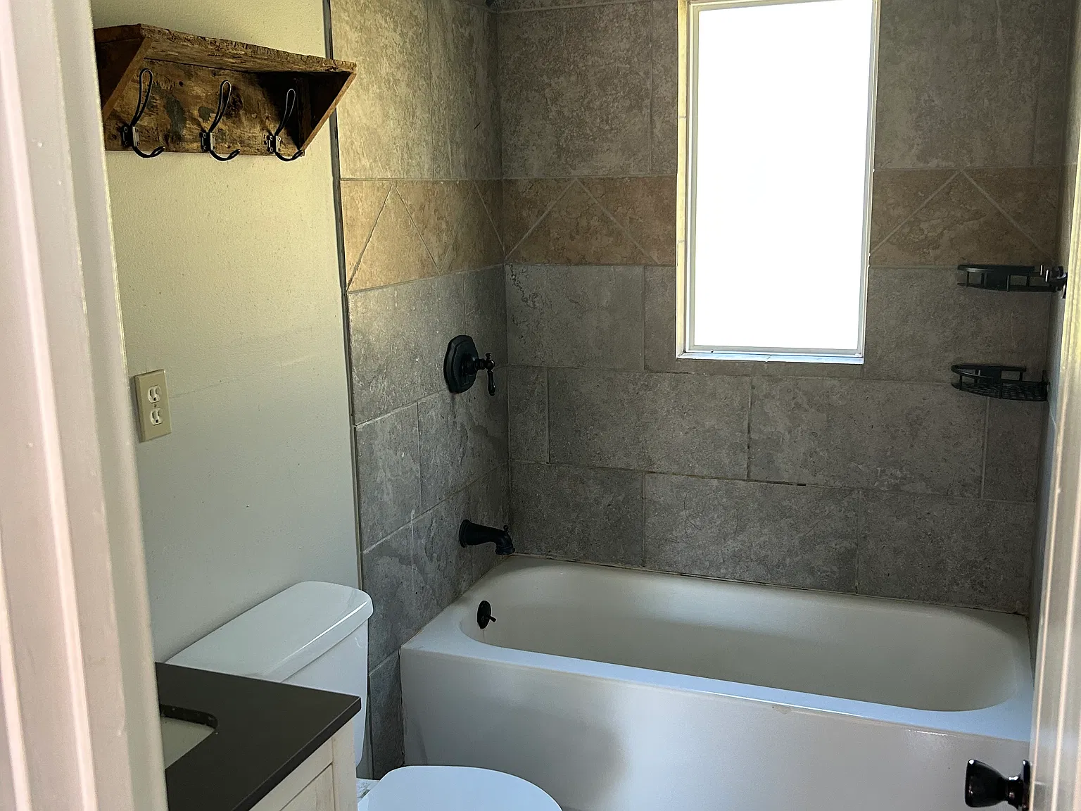 2 bed, 800 sqft, $1,500 — Photo 3