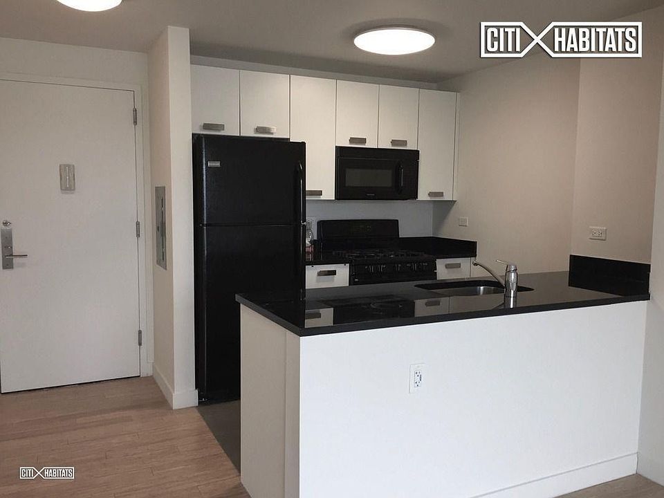 2nd image of 15 Dunham Pl APT 14F