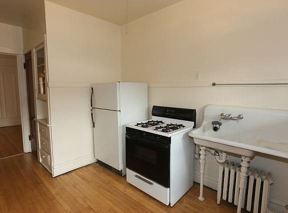 3rd image of 1727 W Catalpa Ave #2W