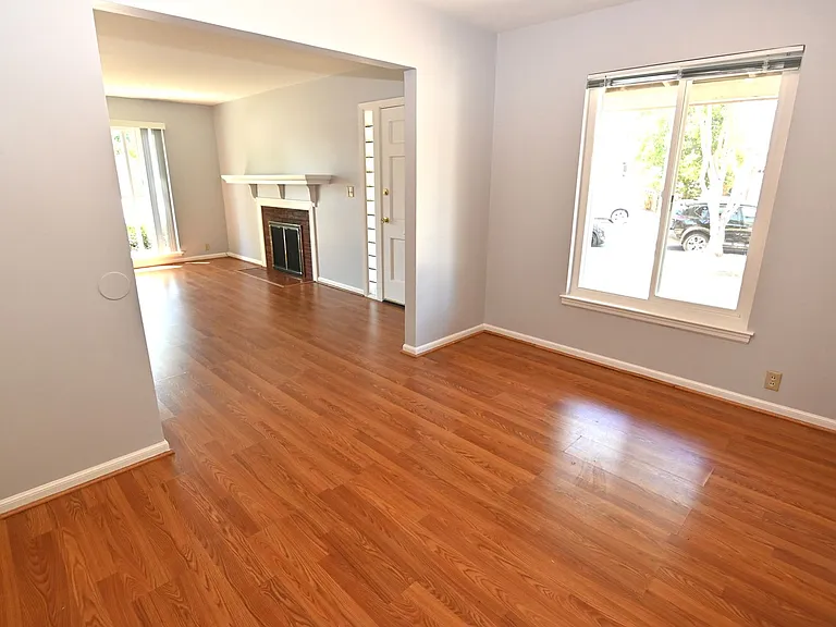 2466 Beechwood Ave — Photo 8
