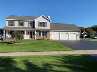 233 Torrey Pine Dr, Rochester, NY 14612