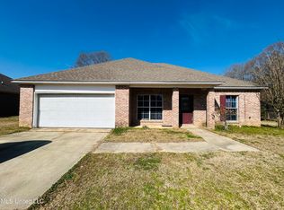 100 Woodridge Dr, Flora, MS 39071