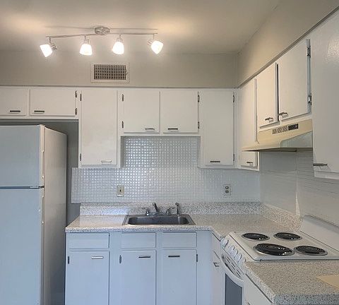 2nd image of 708 Roger Cir #3