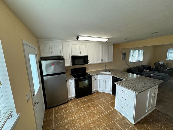 4th image of 28 Fredericksburg Ct #28
