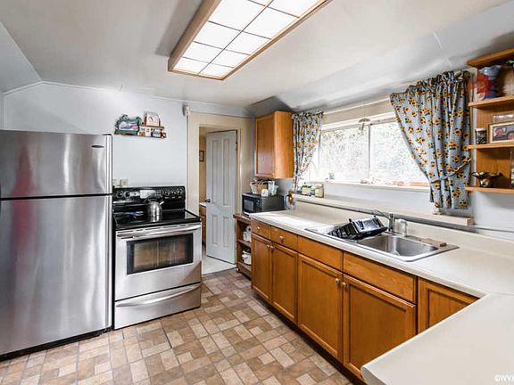 4th image of 165 E Vine St