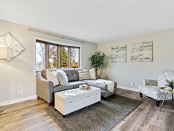 4th image of 18567 W Woodland Ter