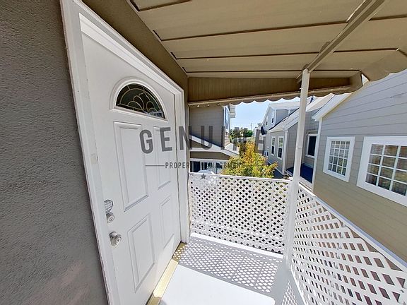 3rd image of 707 Poinsettia Ave #B