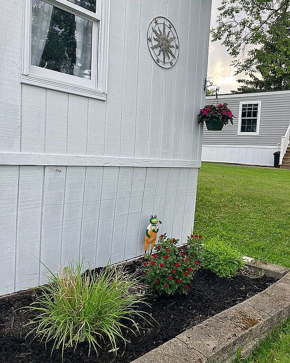 2nd image of 185 Laurie Ln