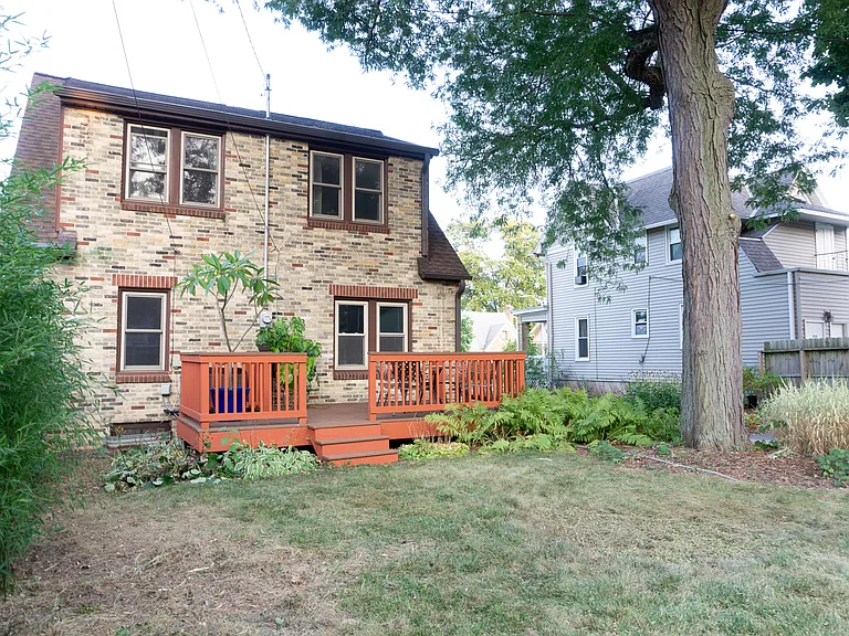 2131 S 81st St — Photo 28