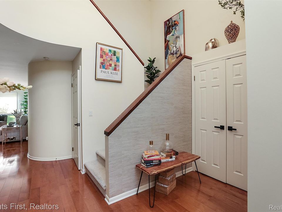 7589 Danbury Cir, photo 11