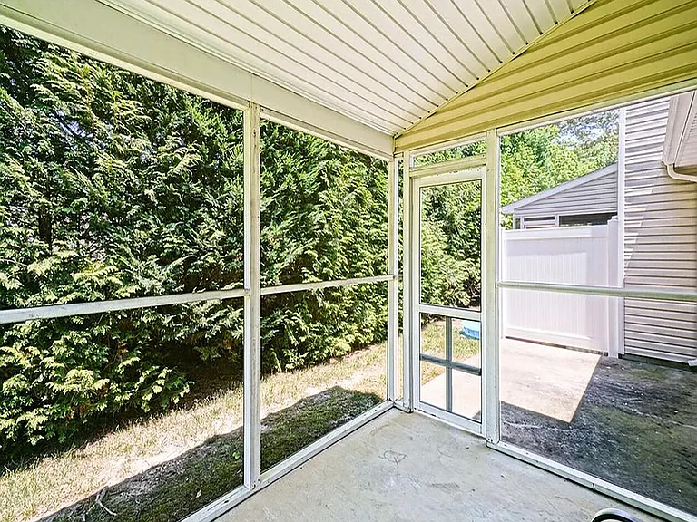 Queen Anne Way — Photo 26