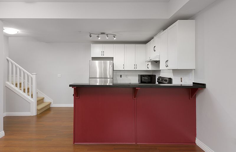 Burnaby Townhouse for rent - 2 Bedrooms — photo 2