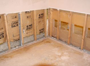 135 Mackay Dr, Bergenfield, NJ 07621