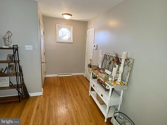 5th image of 1660 Hollywood Ave