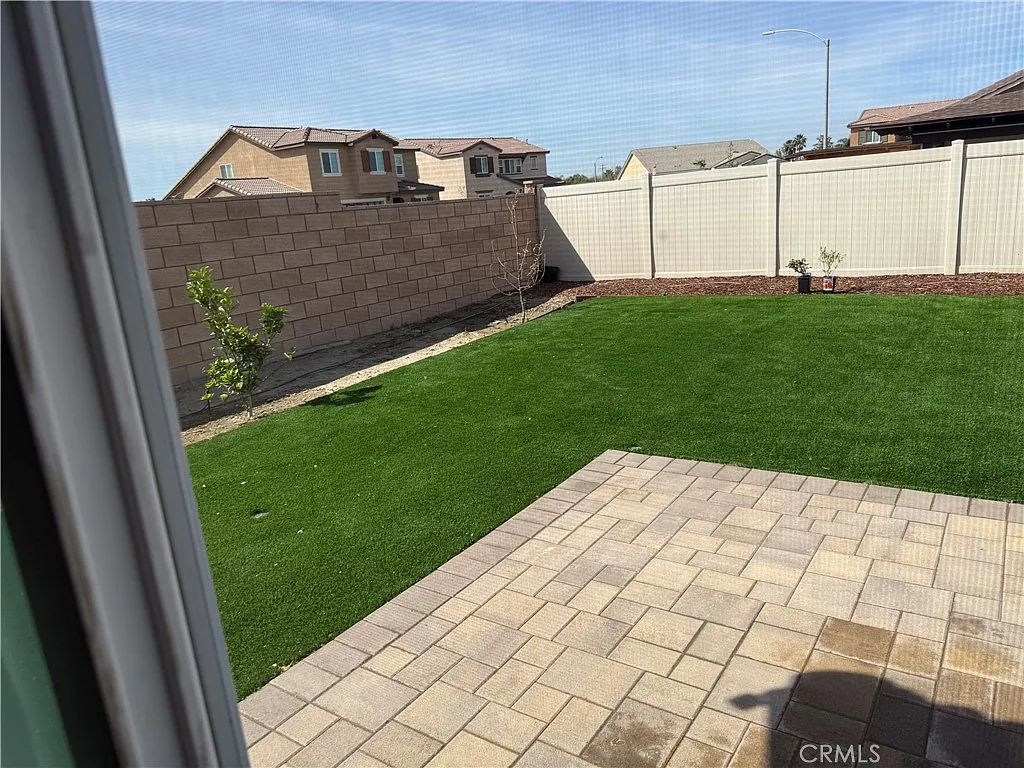 3 bed, 1573 sqft, $3,350 — Photo 2