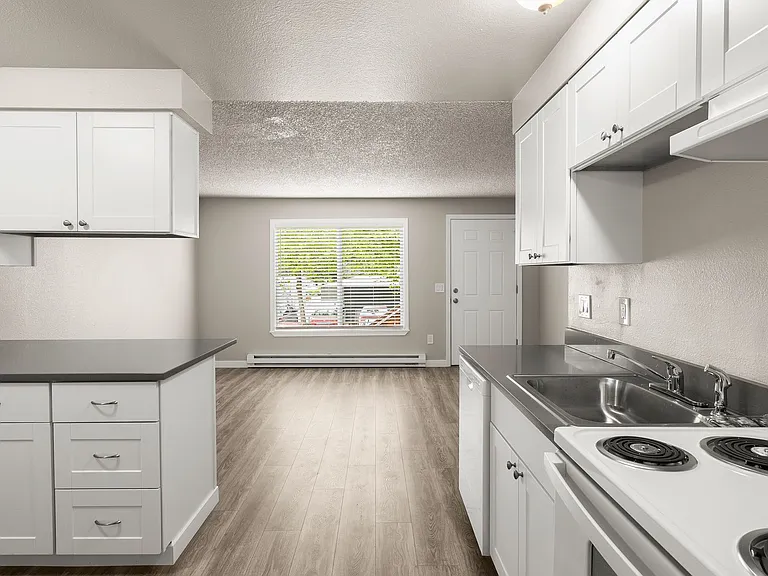The Rim Crest Apartments — Photo 6