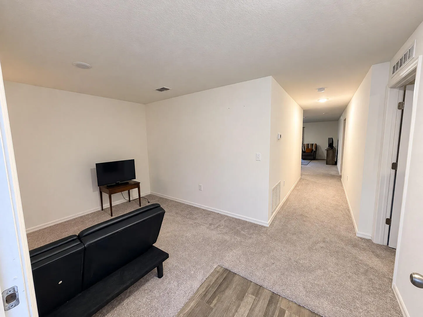 3 bed, 1.0 bath, 1796 sqft, $1,900 — Photo 4