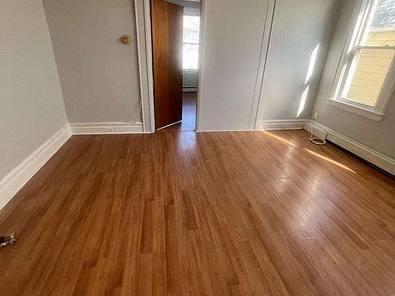 4th image of 13 Leslie Pl #2L