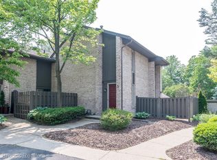 41350 Woodward Ave, Bloomfield Hills, MI