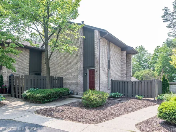 41350 Woodward Ave, Bloomfield Hills, MI 48304