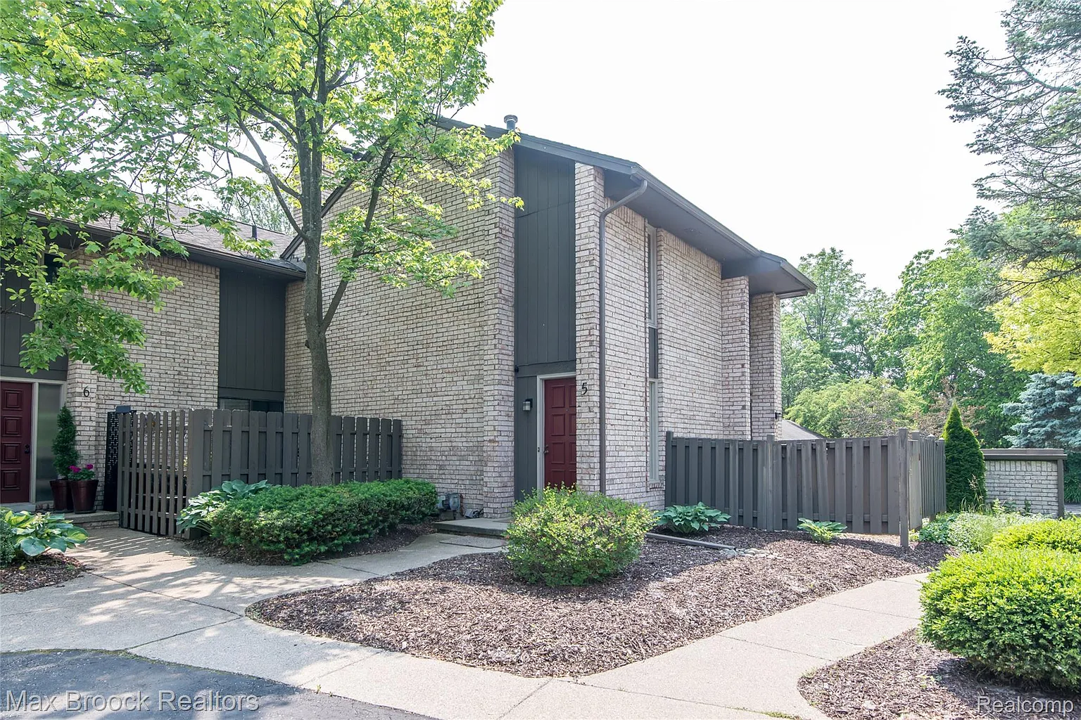 41350 Woodward Ave photo 1
