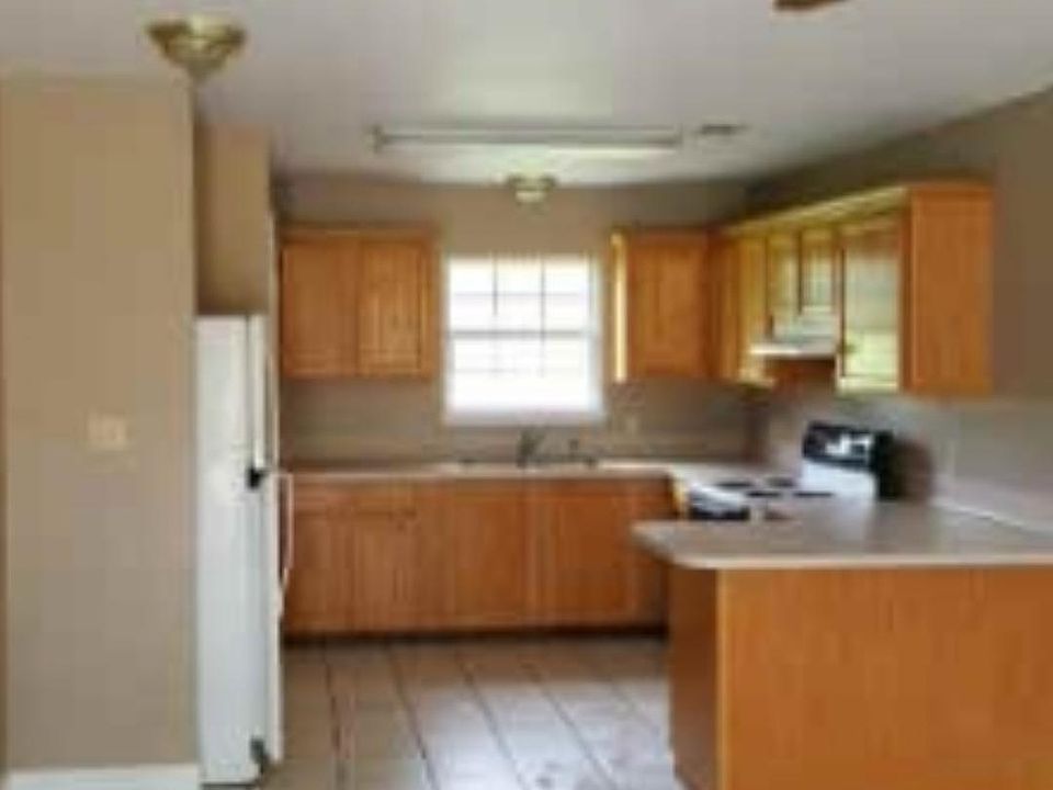 2nd image of 10132 Jenkins Ln #B