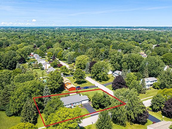 5th image of 93 Glen Acre Dr