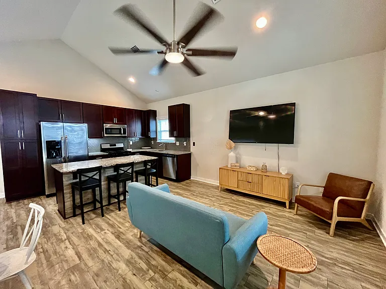 1113 W Government St — Photo 3