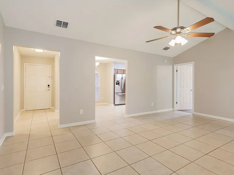 1804 Sherwood Dr — Photo 6
