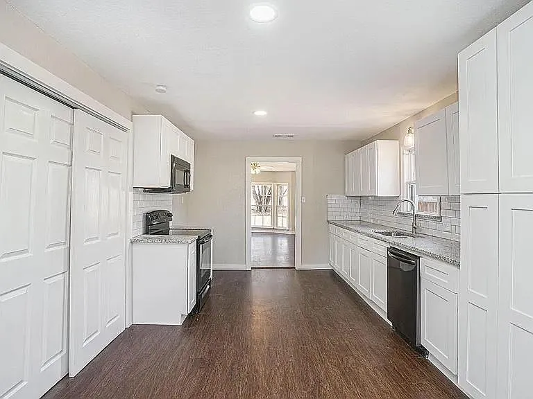 1213 Meadow Park Dr — Photo 6