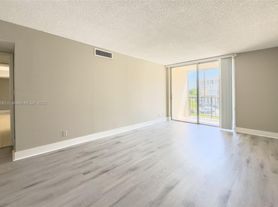 601 Three Islands Blvd